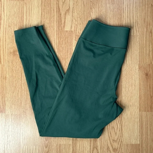 Uniqlo Green Leggings | Olive Green Leggings | Sage Green Leggings | Green - Picture 4 of 8